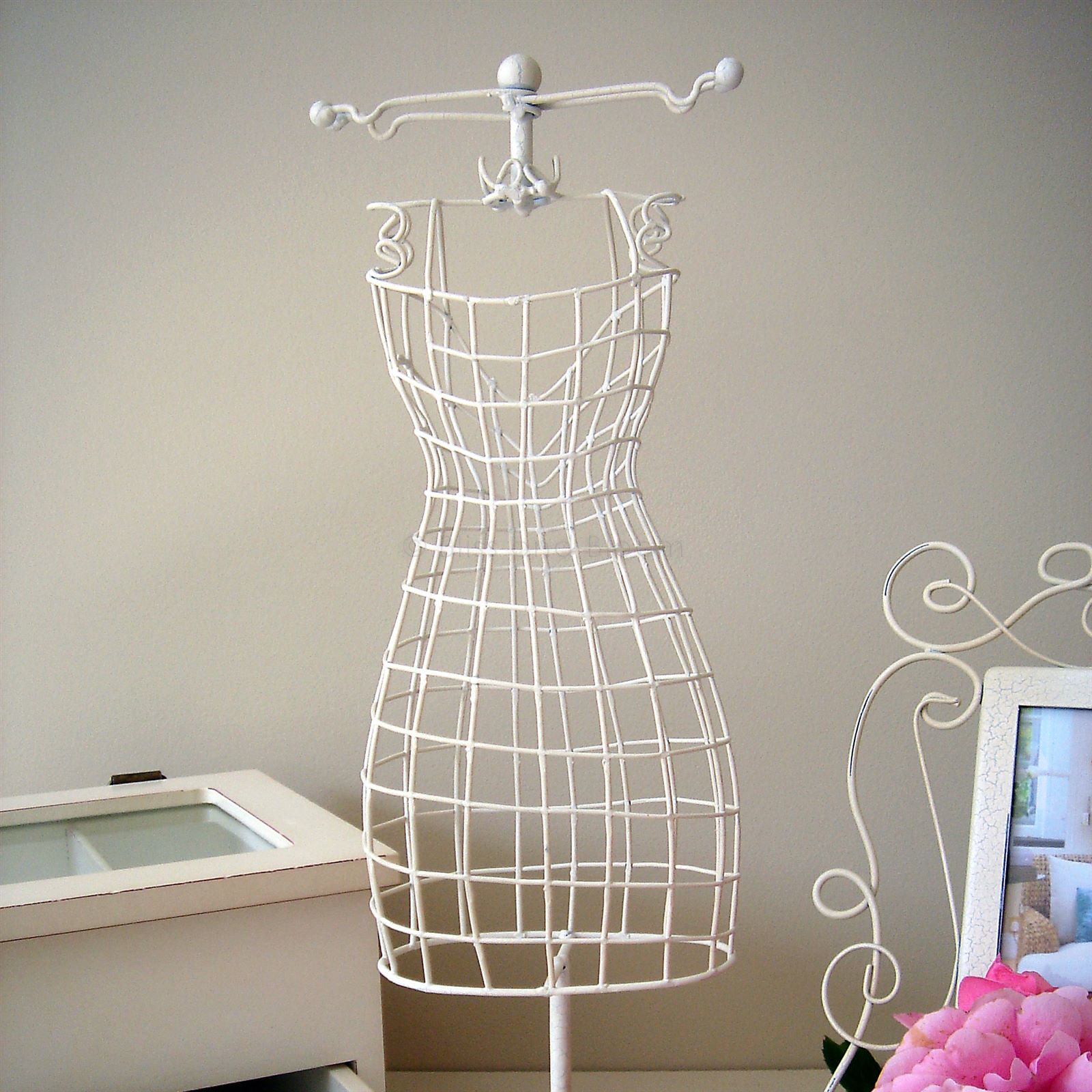 Small cream wire mannequin Bliss and Bloom Ltd